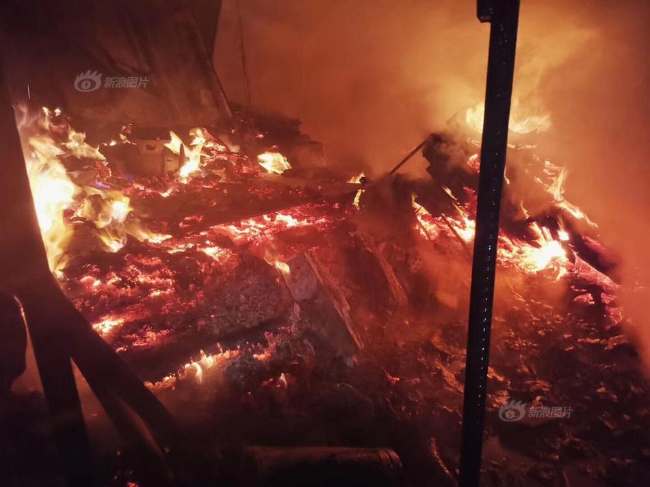 巴{克}莱重大!警告：特朗普执政期间，美经济衰退概率“五五开”！