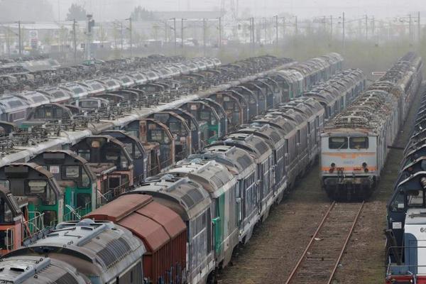 马斯克;预计特斯拉全自;动驾驶软件将于2026年初获中国全面批准