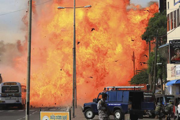 海南橡<胶>：天然橡<胶>在军工领域有广泛应用