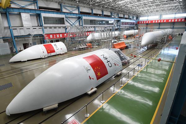 上,海和平眼科医院携手鹰瞳科技共创眼科智能化诊疗新篇章