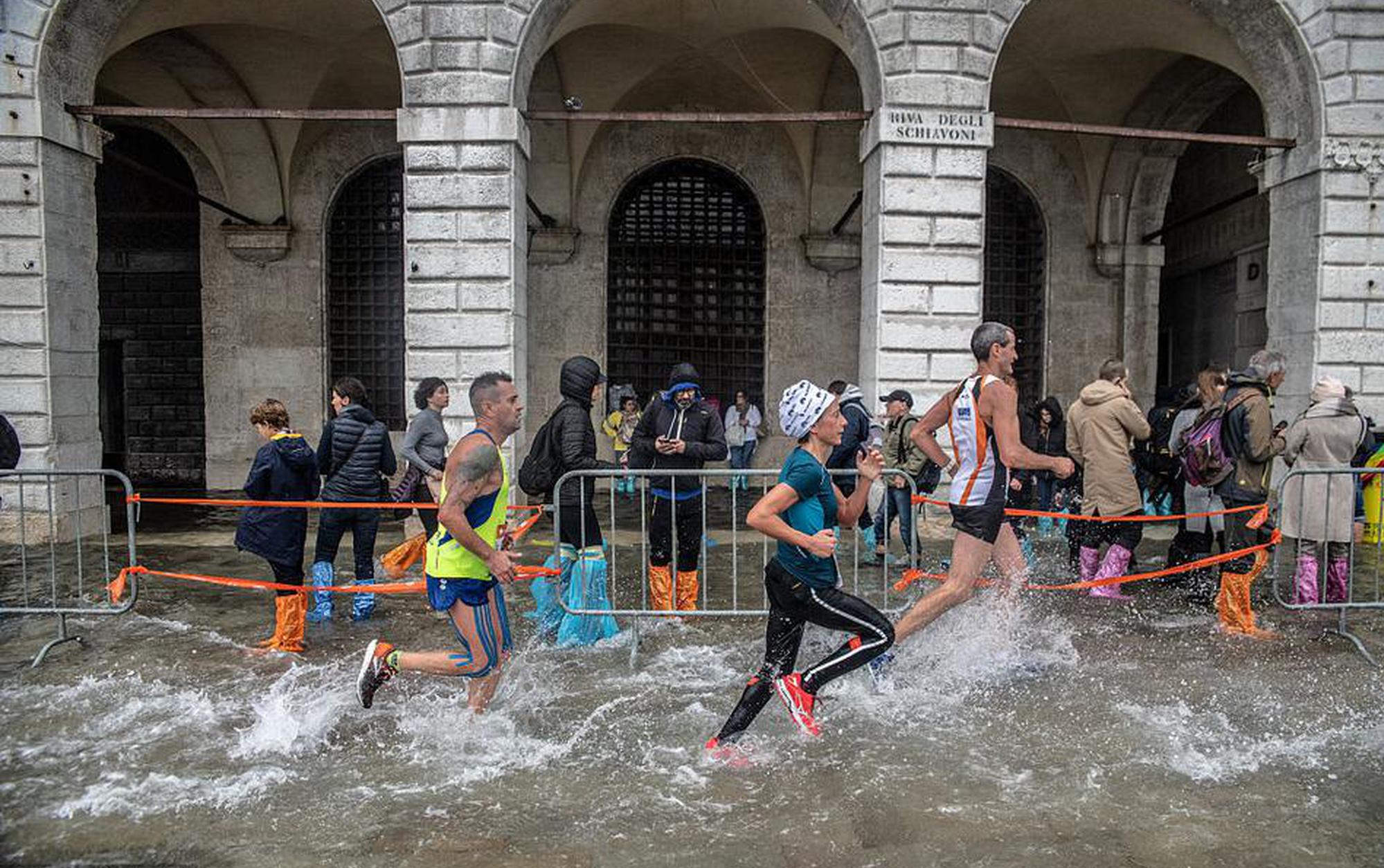 康达新材：积极开展海外业务{，}泰:国生产基地项目正处于前期规划阶段