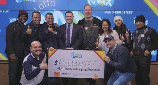 俞敏洪在南极旅游发全员信引<争>议，有新东方员工称“无法共情”