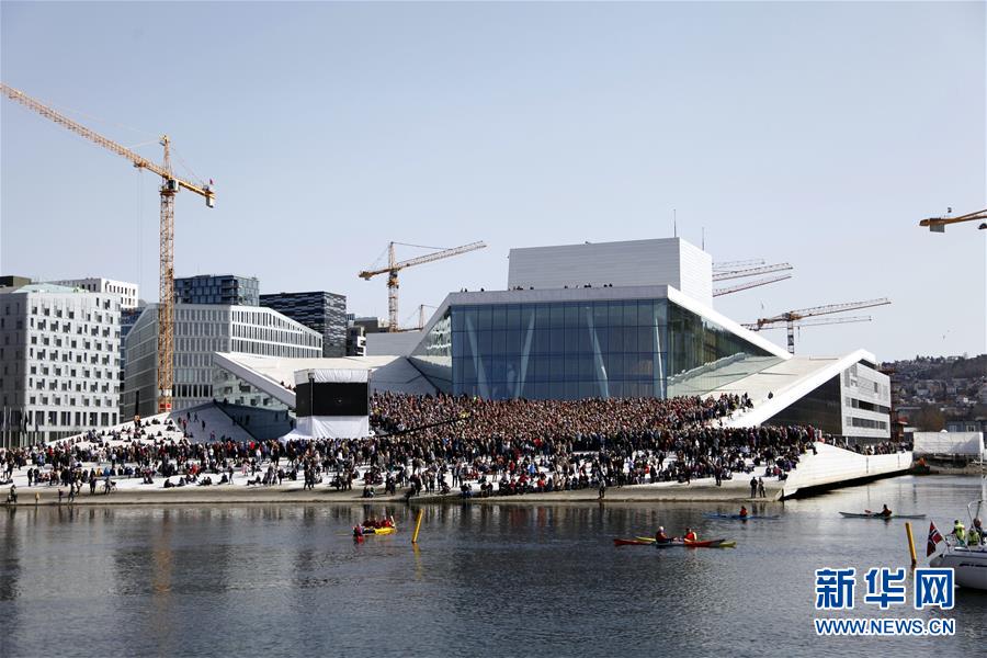 瑞银{：}长飞光纤光缆?数据通信业务增长强劲 上调目标价至44港元